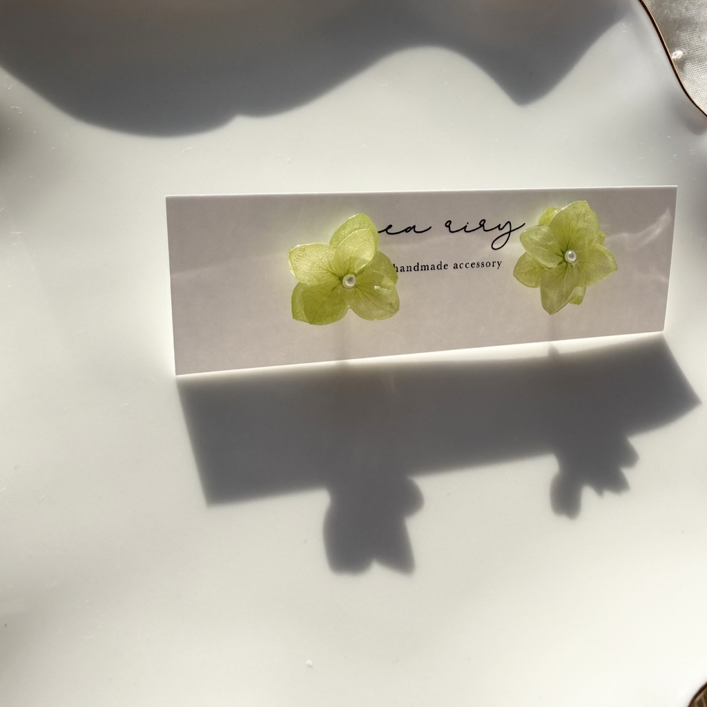 no.412 ライトグリーンの紫陽花ピアス 本物のお花 紫陽花 あじさい パール サージカルステンレス ピアス