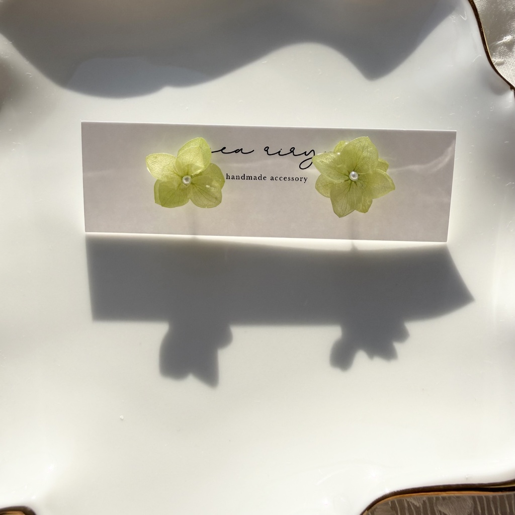 no.412 ライトグリーンの紫陽花ピアス 本物のお花 紫陽花 あじさい パール サージカルステンレス ピアス