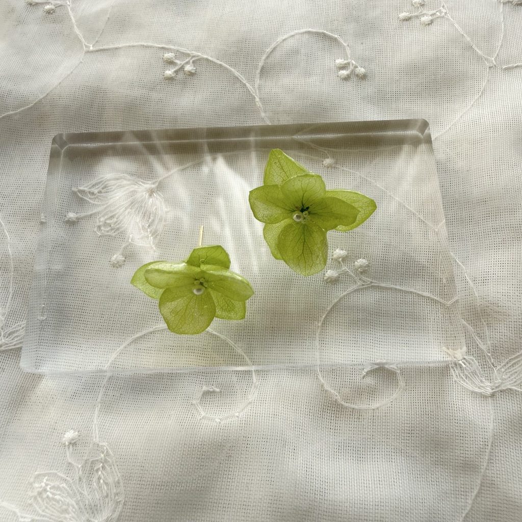 no.413 ライトグリーンの紫陽花ピアス 本物のお花 紫陽花 あじさい パール サージカルステンレス ピアス