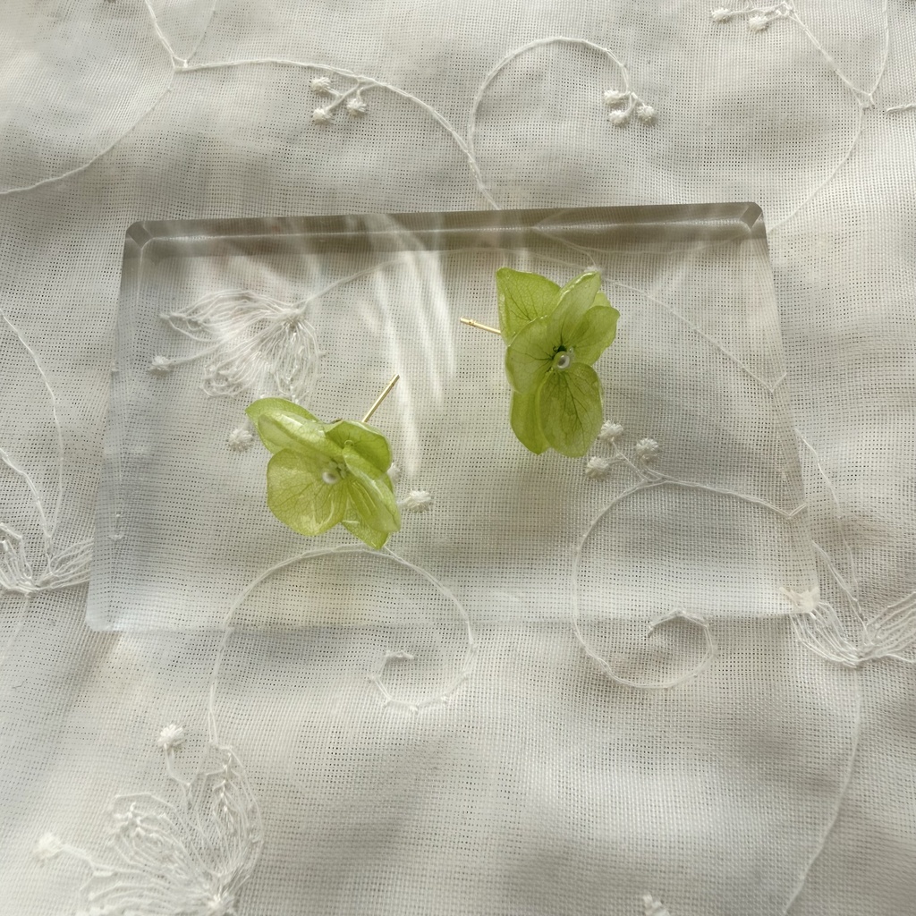 no.413 ライトグリーンの紫陽花ピアス 本物のお花 紫陽花 あじさい パール サージカルステンレス ピアス