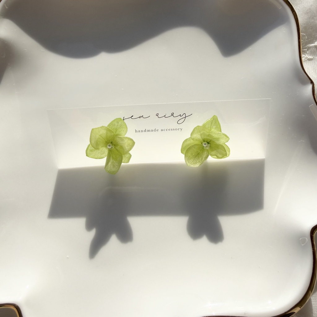 no.413 ライトグリーンの紫陽花ピアス 本物のお花 紫陽花 あじさい パール サージカルステンレス ピアス