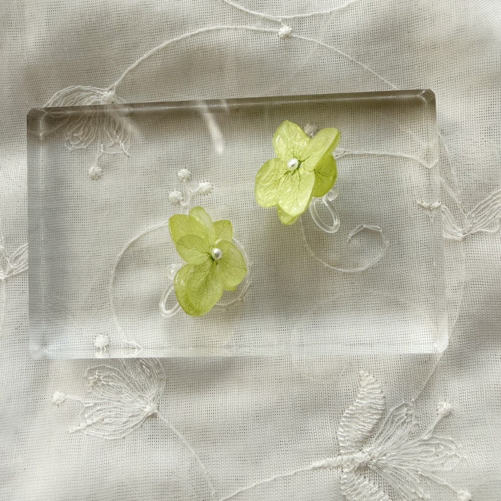 no.414 ライトグリーンの紫陽花のイヤリング 本物のお花 あじさい 紫陽花 樹脂ノンホールピアス イヤリング