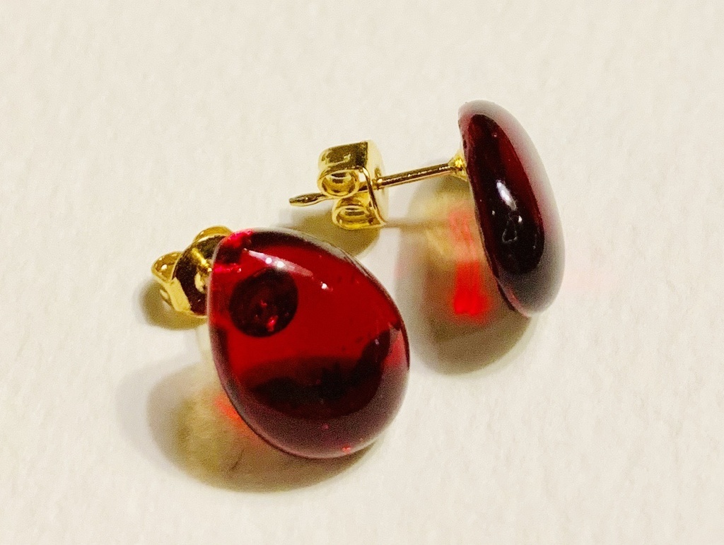 『愛の媒体』ピアス