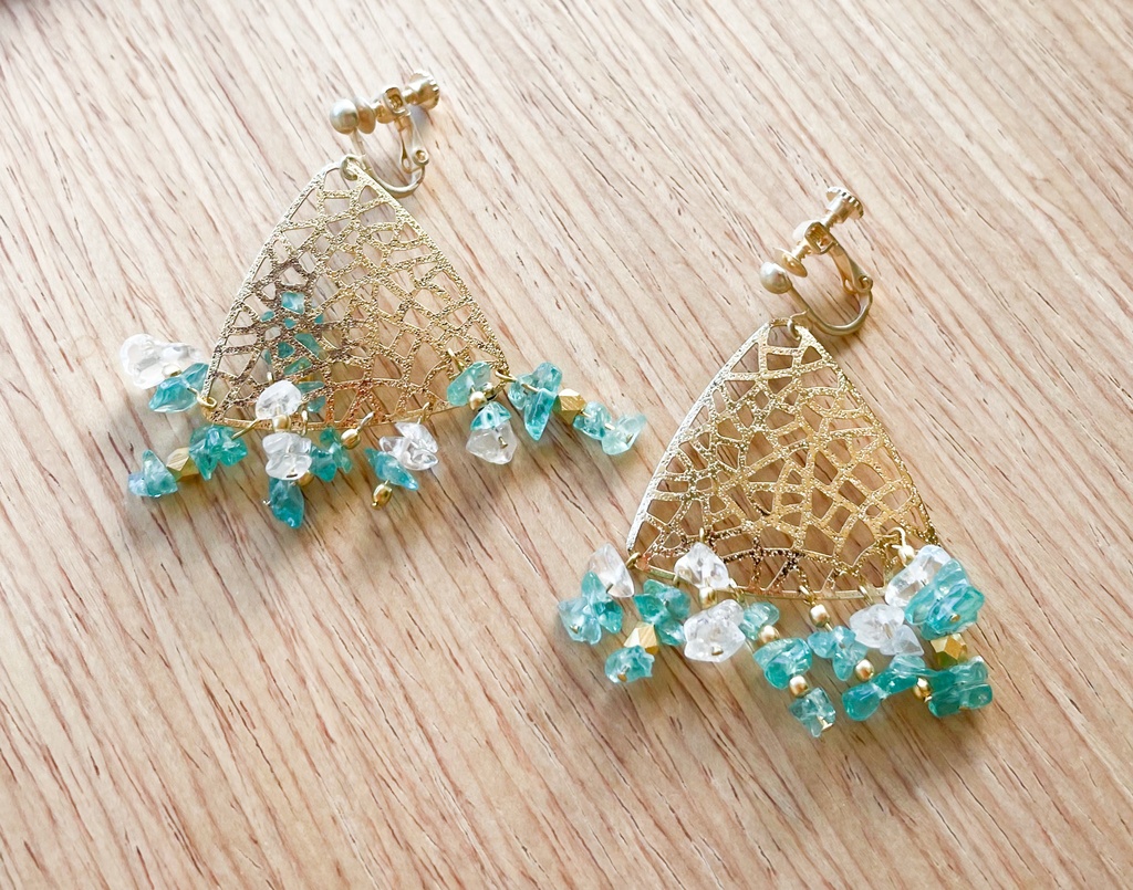 『風を捕らえる』耳飾り