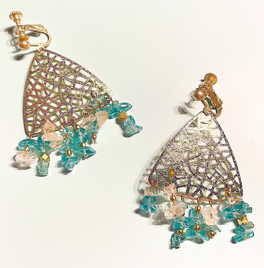 『風を捕らえる』耳飾り