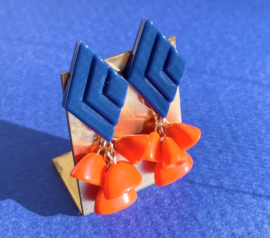 『対抗心』ピアス