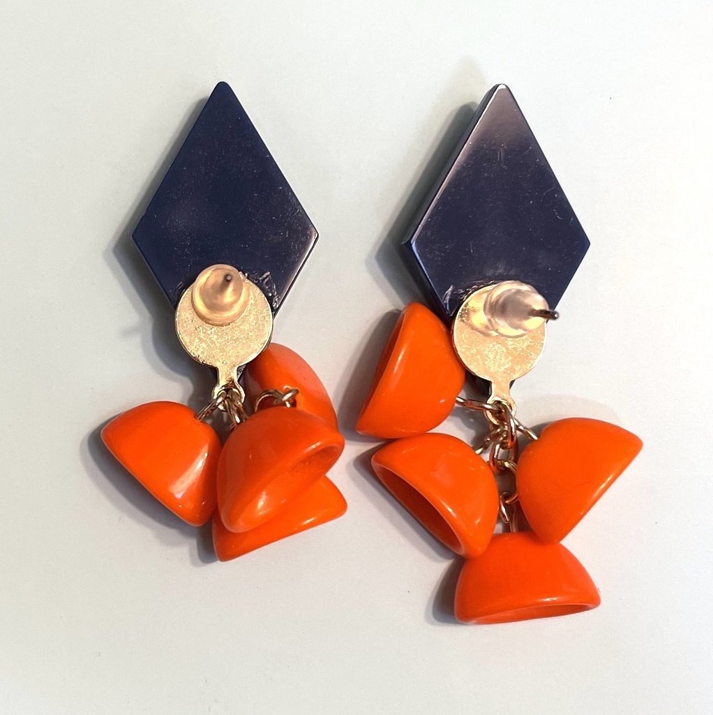 『対抗心』ピアス