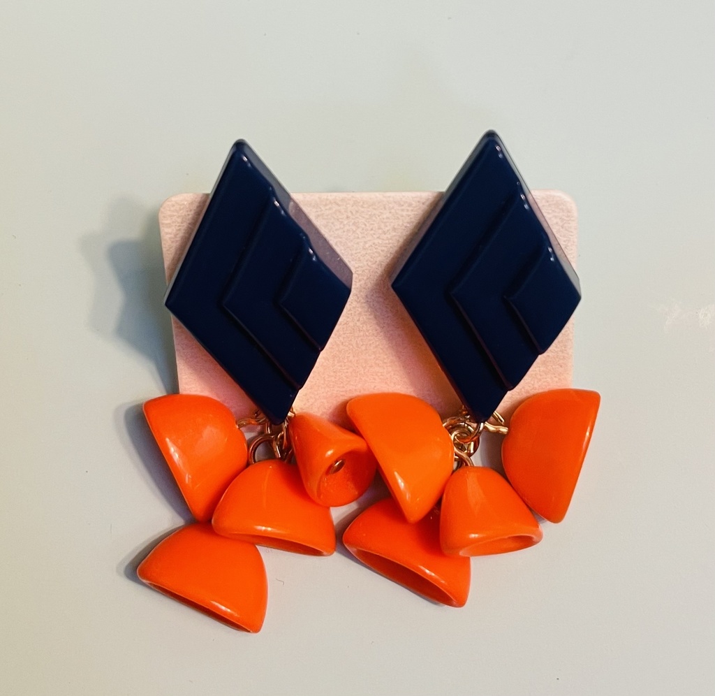 『対抗心』ピアス