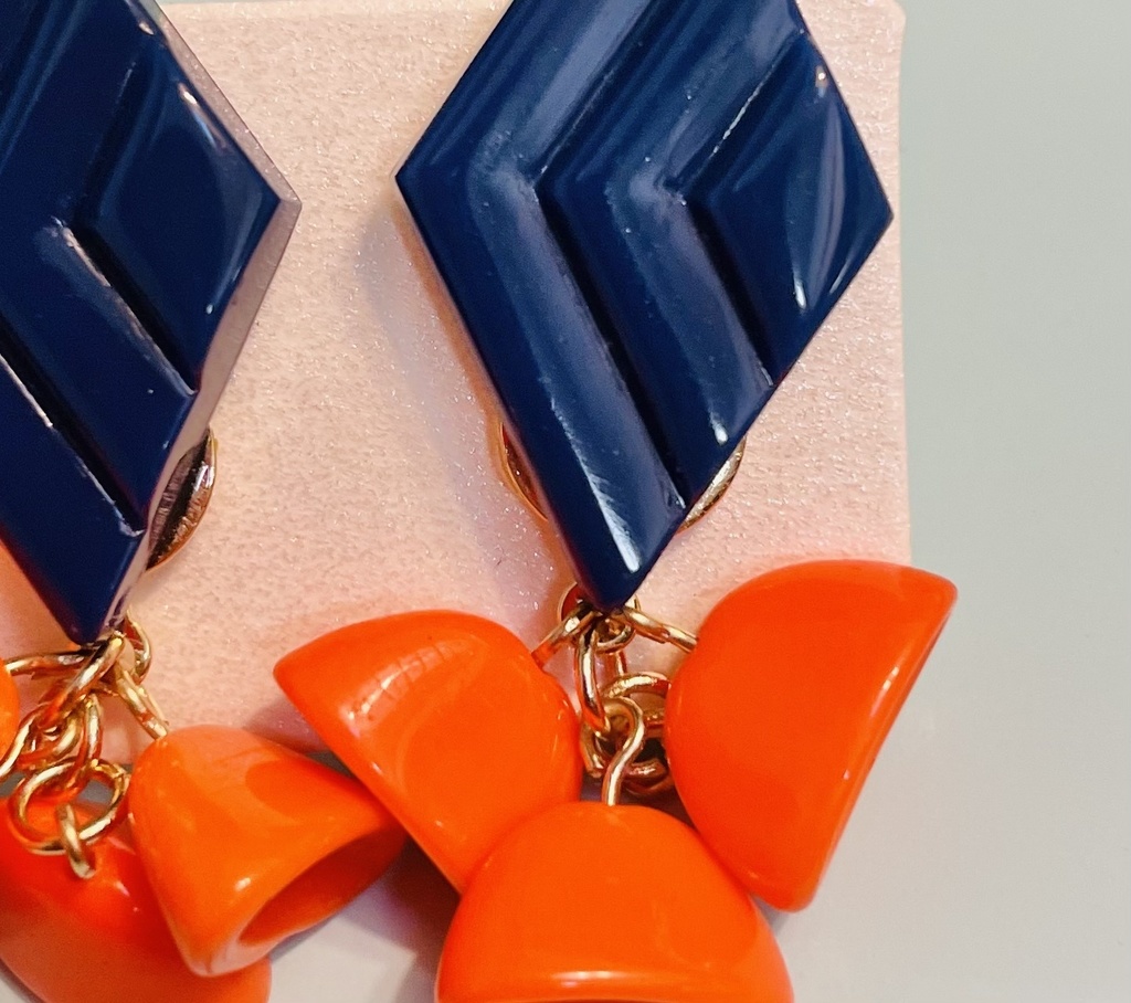 『対抗心』ピアス