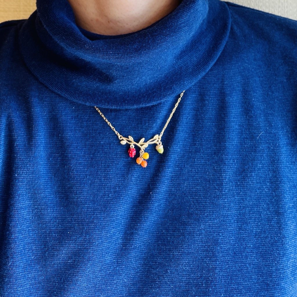 『冬に備える』首飾り