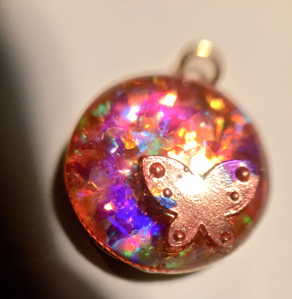 ●「飛びます」ペンダント