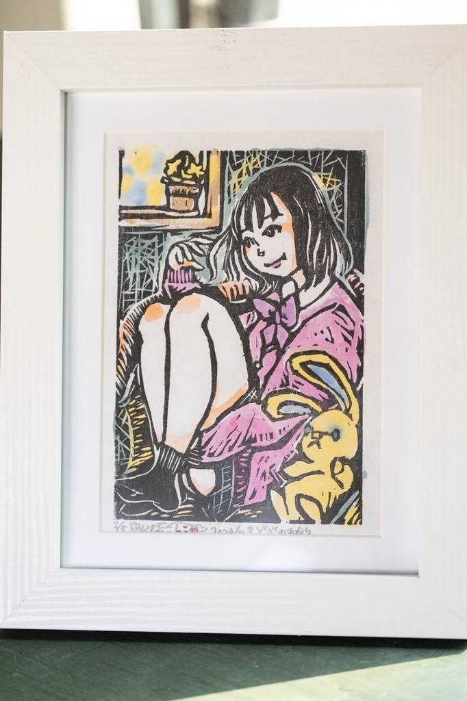 木版画作品　裏手彩色　額装原画　「まどべのひかり」No.2/5