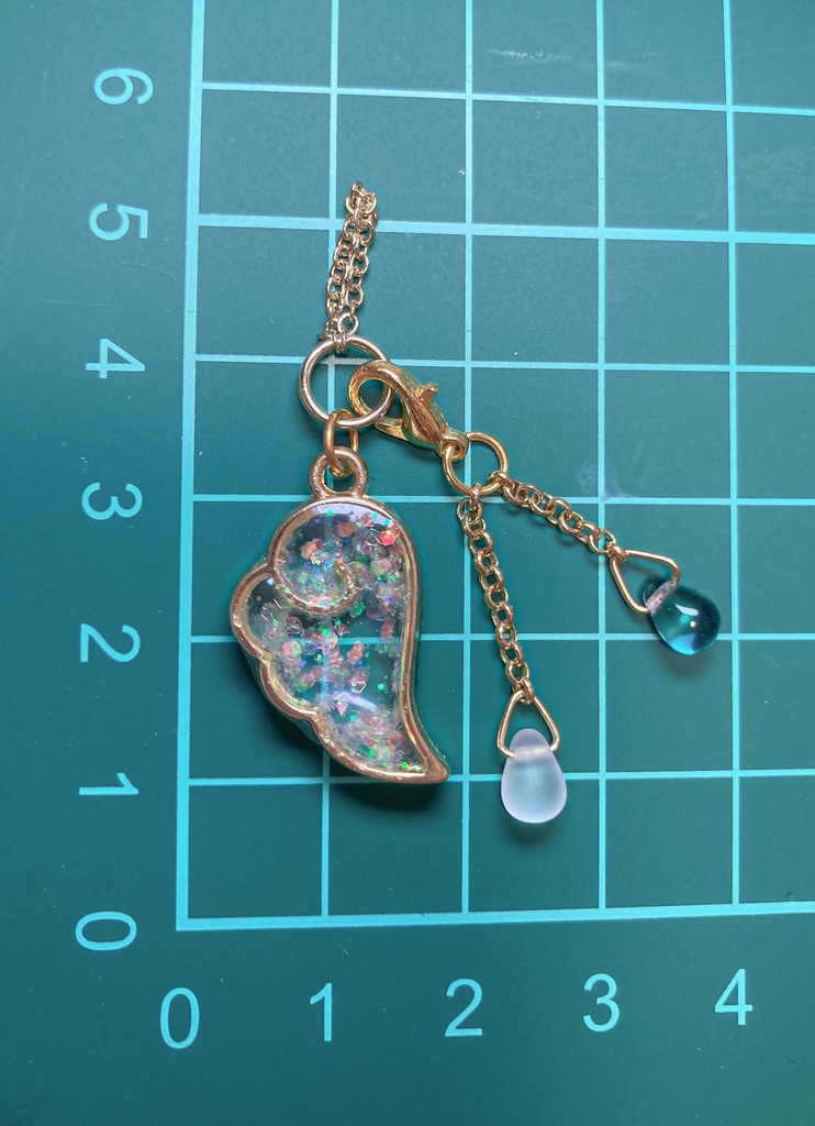 🍓色が選べるオリジナルアクセサリー🍓(ストラップに変更可)