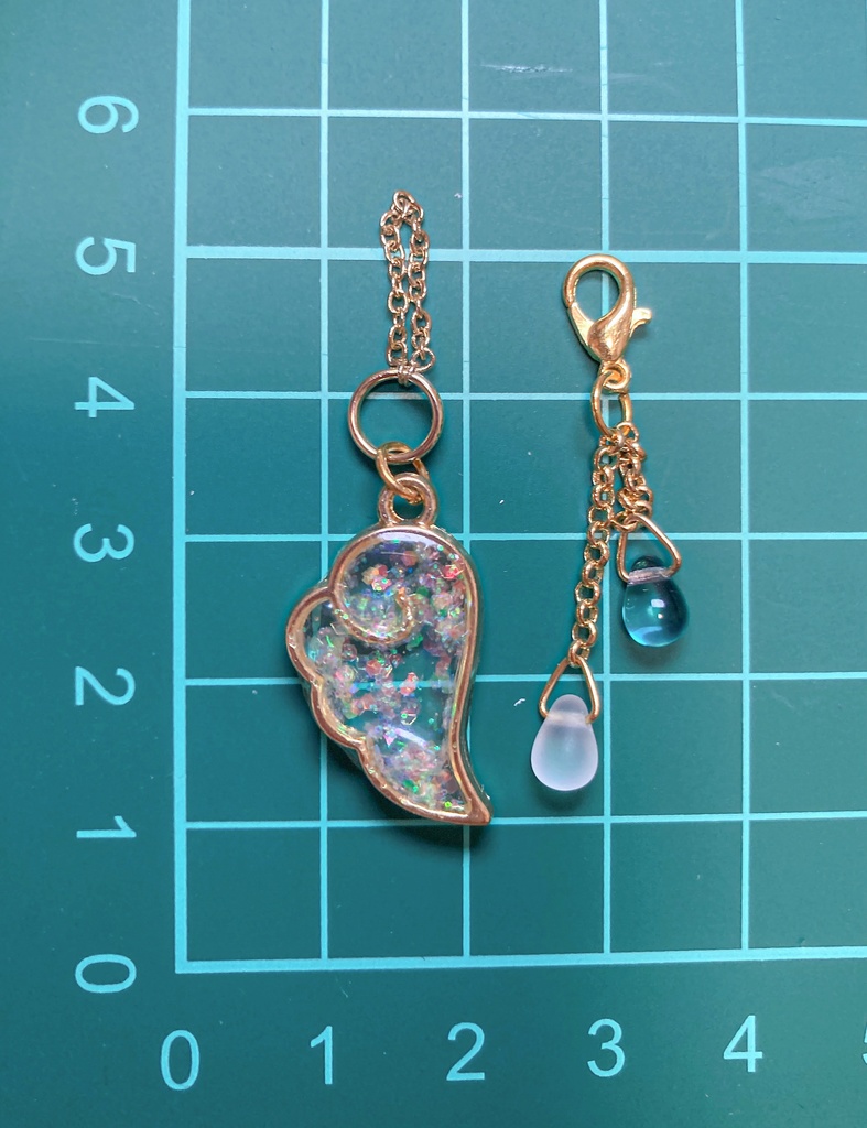 🍓色が選べるオリジナルアクセサリー🍓(ストラップに変更可)