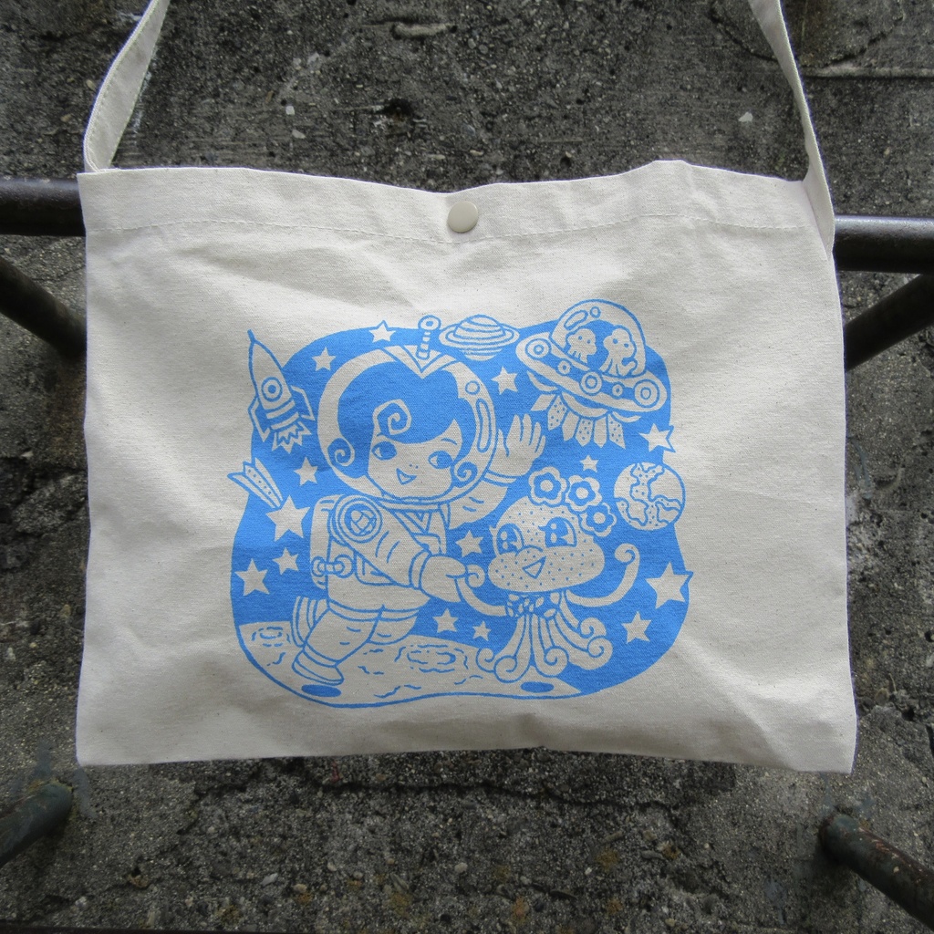 表・裏に絵柄あり！サコッシュ「宇宙Expo」コースター付き