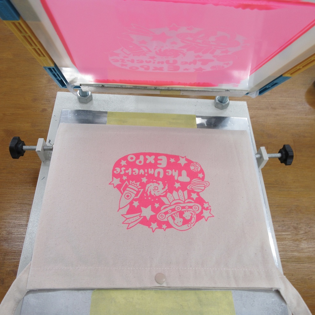 表・裏に絵柄あり!サコッシュ「宇宙Expo」コースター付き