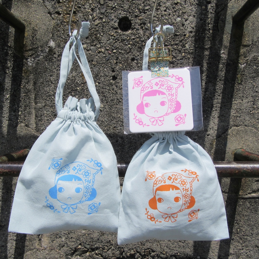 表・裏に絵柄あり!ミニ巾着「花ずきん」コースター付き