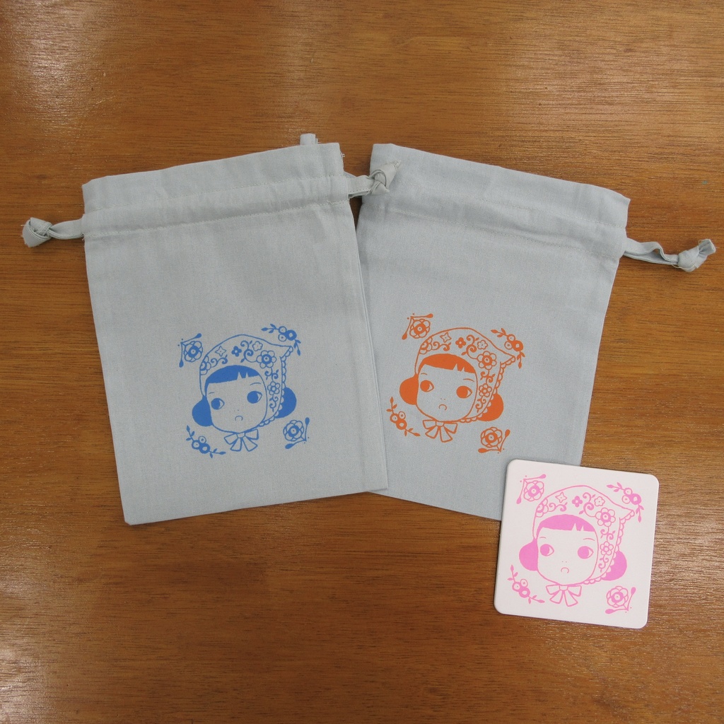 表・裏に絵柄あり!ミニ巾着「花ずきん」コースター付き