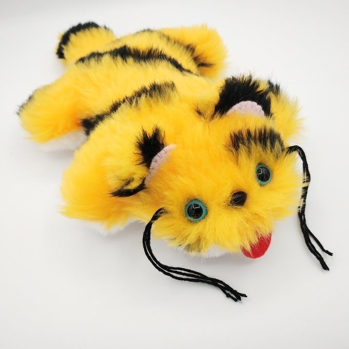 トラのラグマットのぬいぐるみ(青丸目)