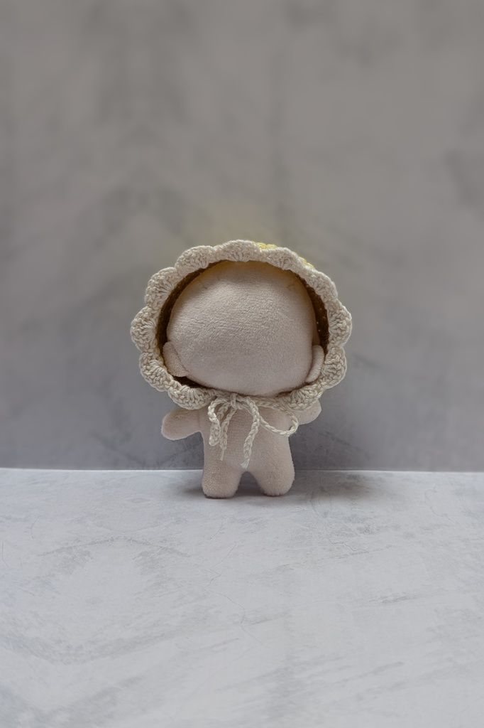 フリルなクロシェボンネット