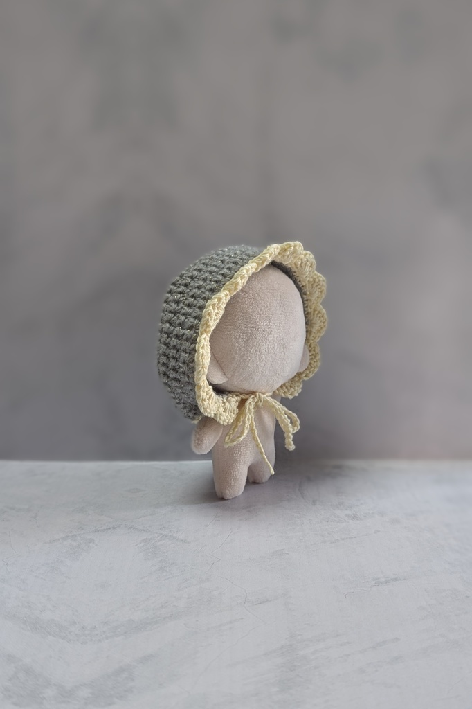 フリルなクロシェボンネット