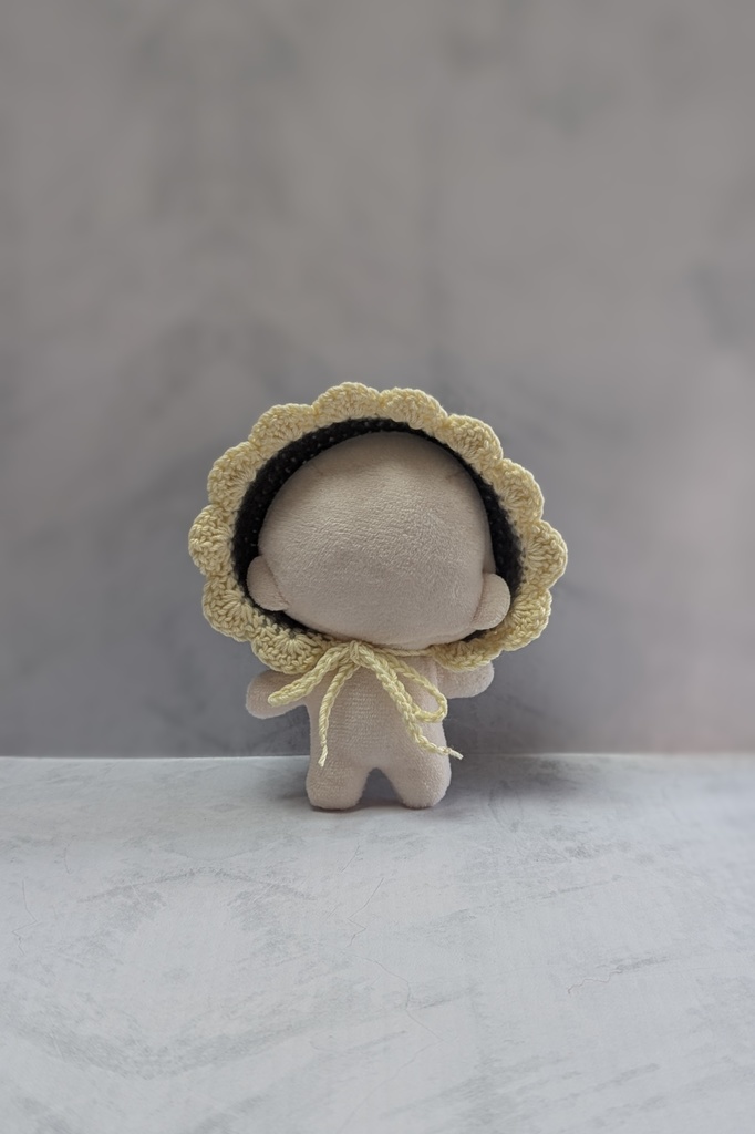 フリルなクロシェボンネット