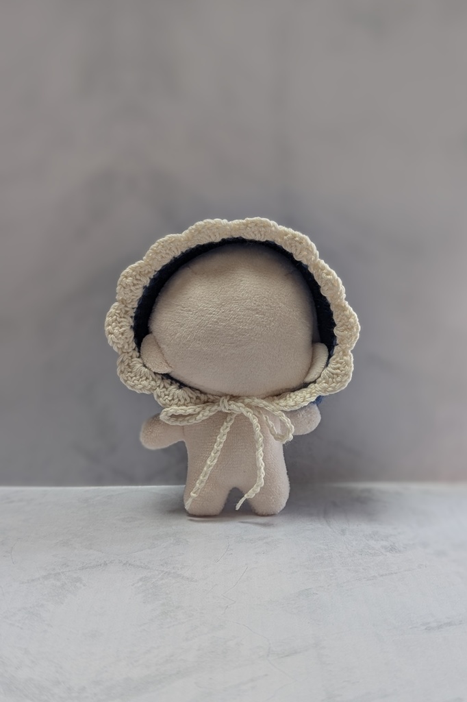 フリルなクロシェボンネット