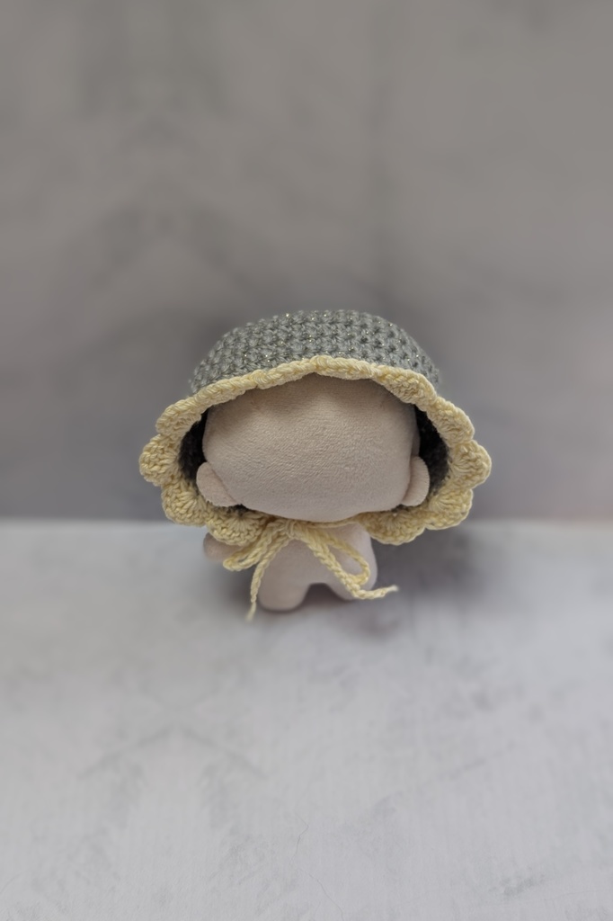 フリルなクロシェボンネット