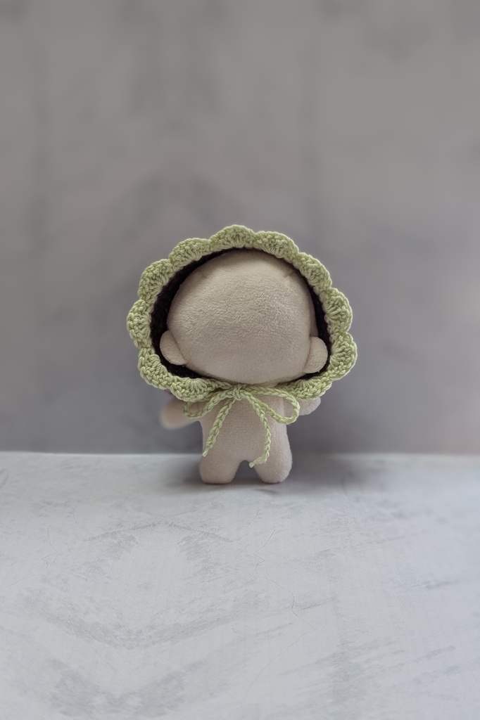 フリルなクロシェボンネット