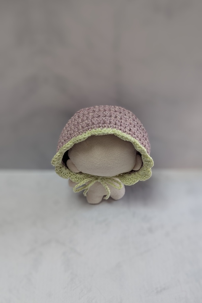 フリルなクロシェボンネット