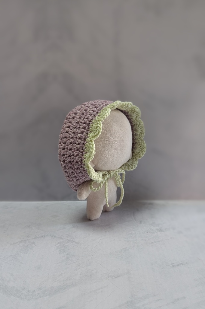 フリルなクロシェボンネット