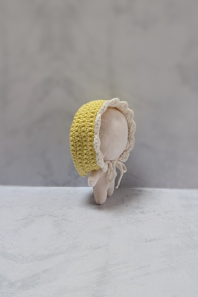 フリルなクロシェボンネット