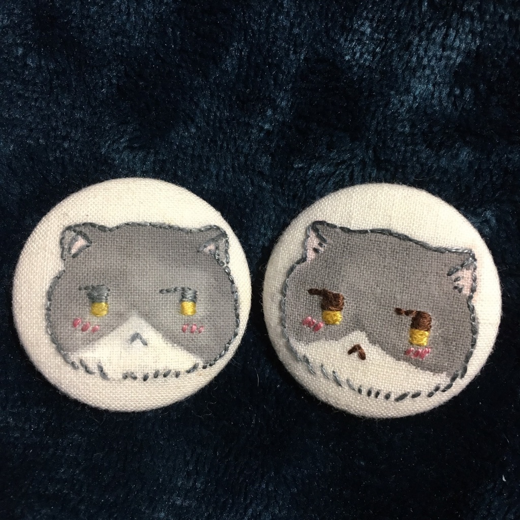 ねこたりあ　刺繍ブローチ　