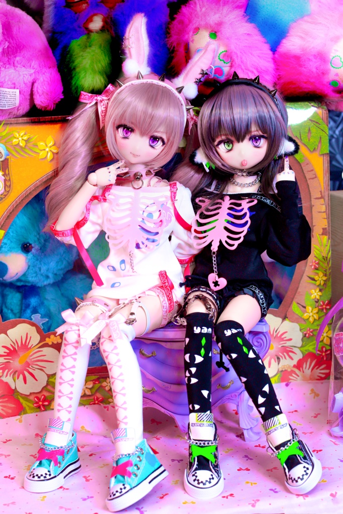 目玉いっぱいニーハイ(ブラック)