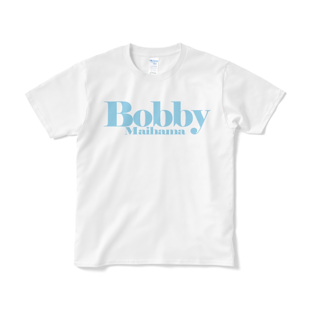 BobbyのTシャツ（ホワイト / ロゴ:ライトブルー）
