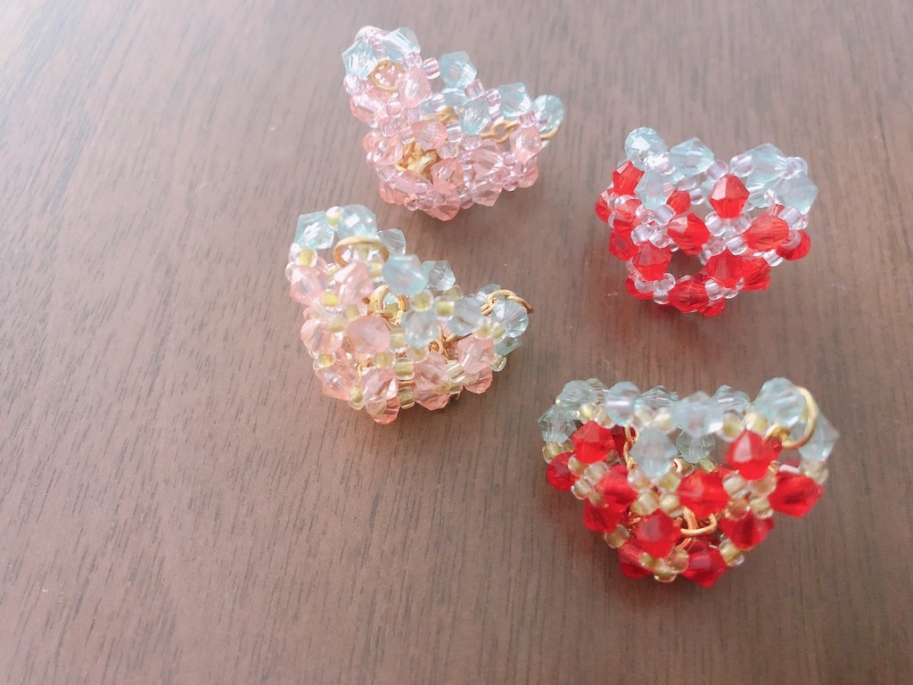 おおきないちごのビーズバッグ