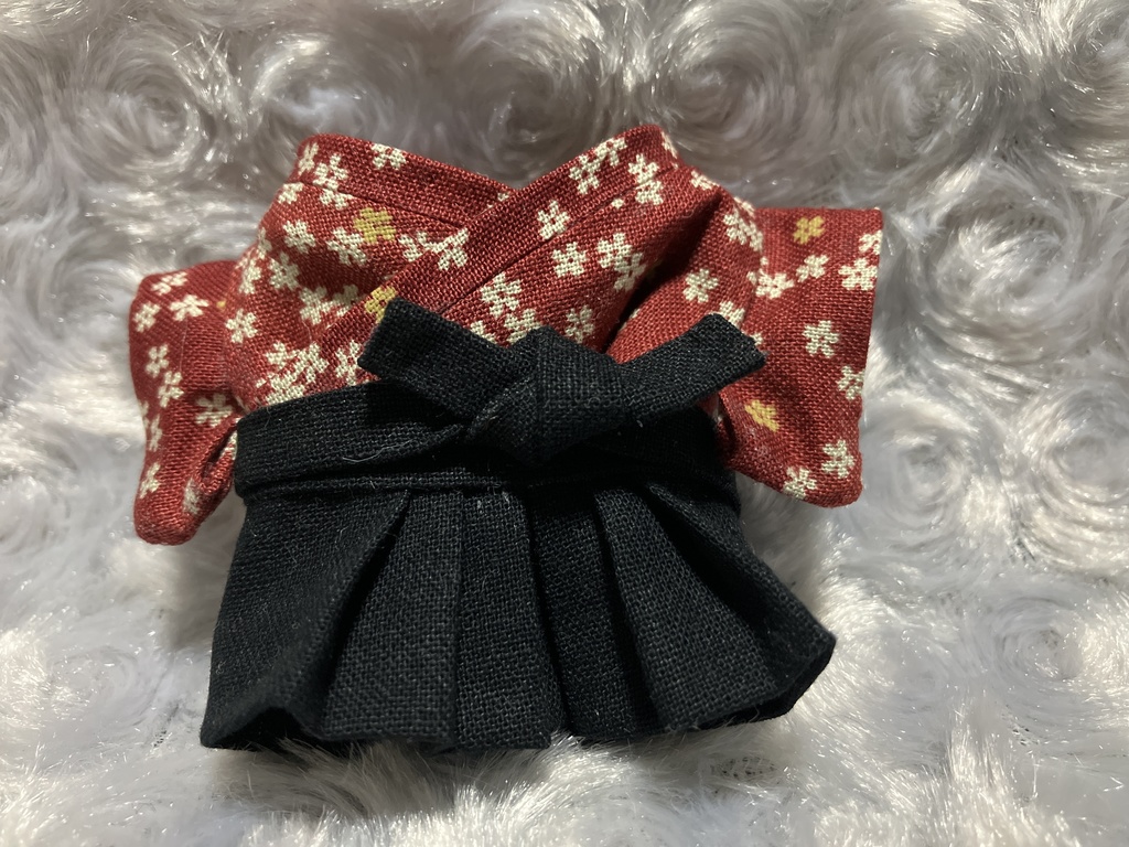 10〜11cmぬい用 ぬい服 和装 袴 桜柄(小) 赤＋黒