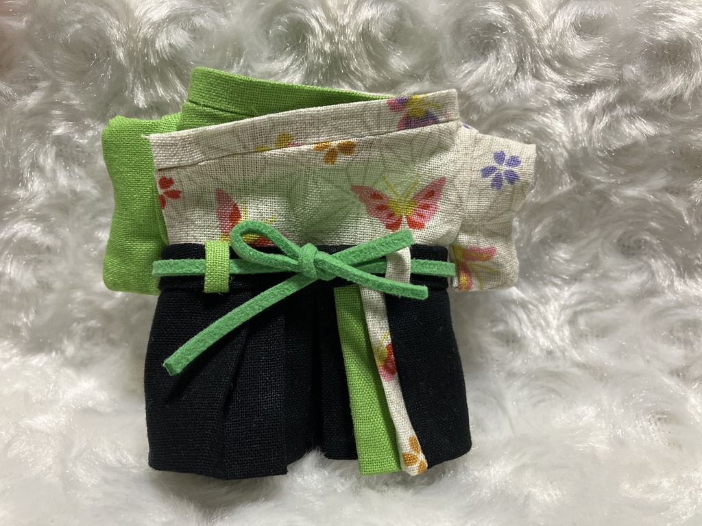 13cm/16cmぬい用 ぬい服 和装 袴 桜と蝶柄 生成+若葉色