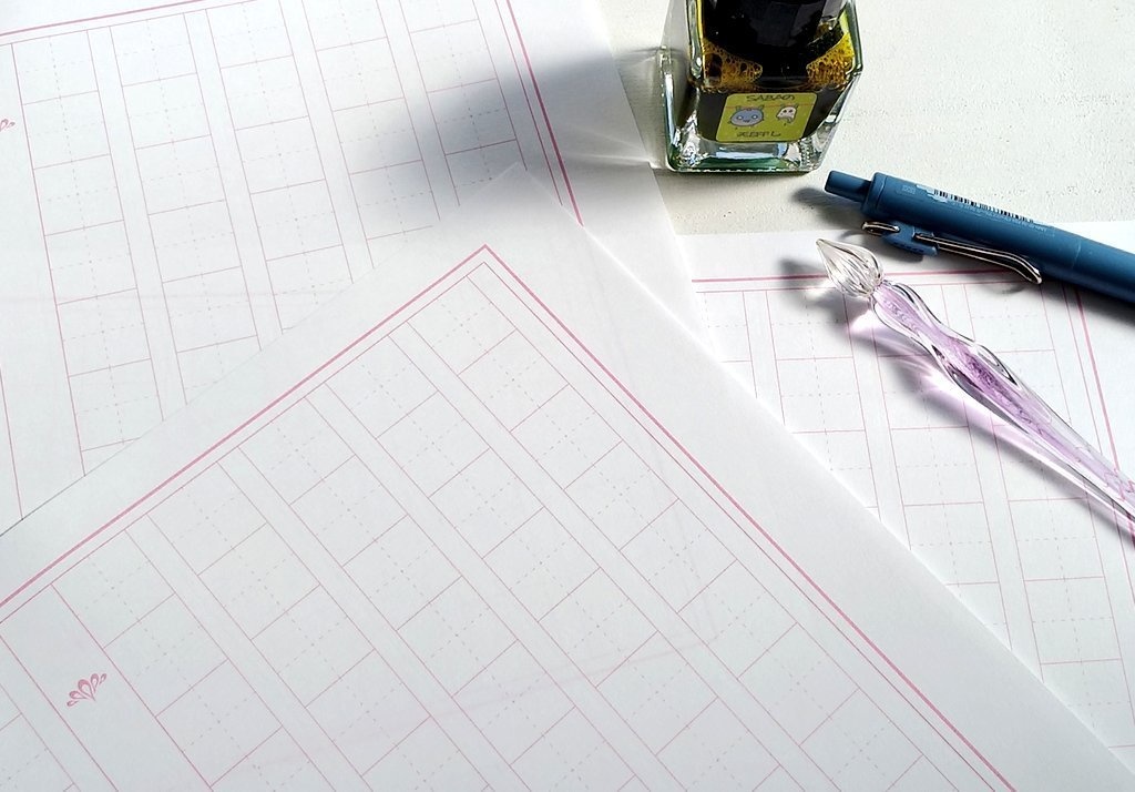 大きなマス目の原稿用紙