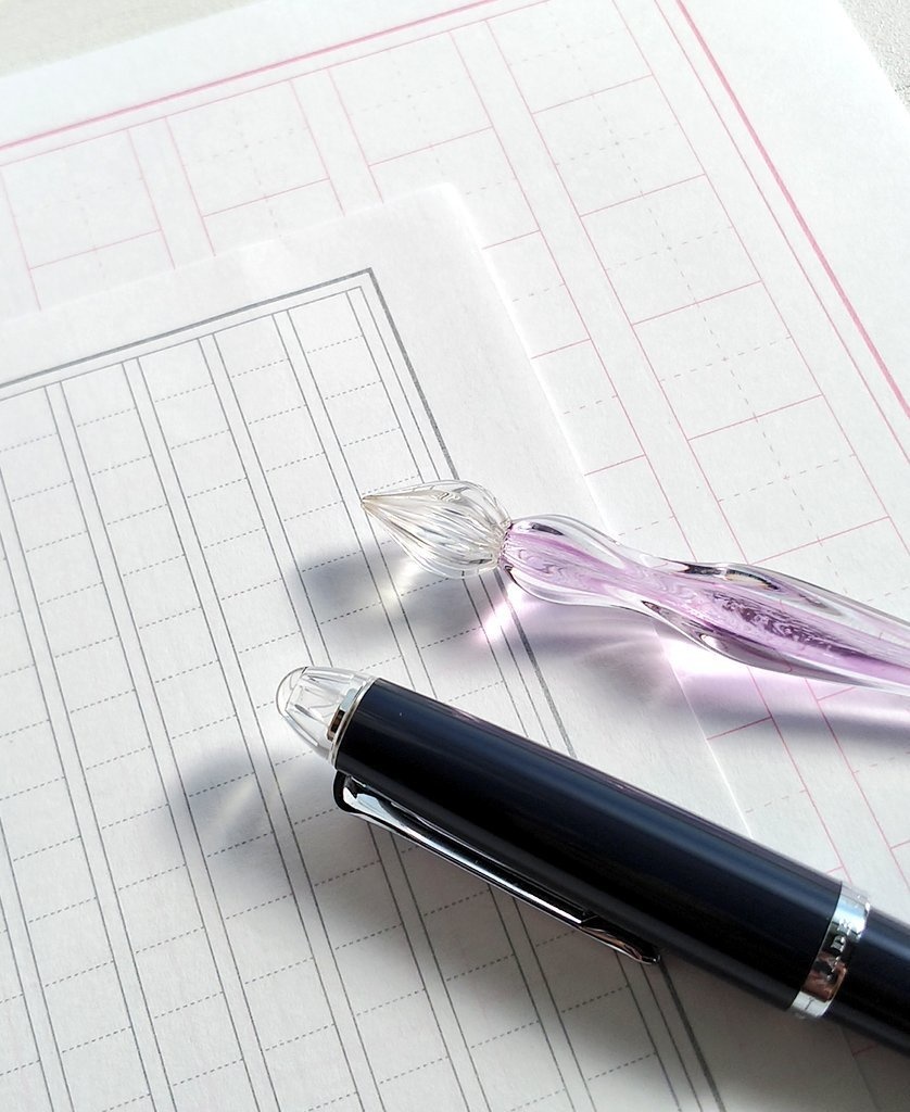 大きなマス目の原稿用紙