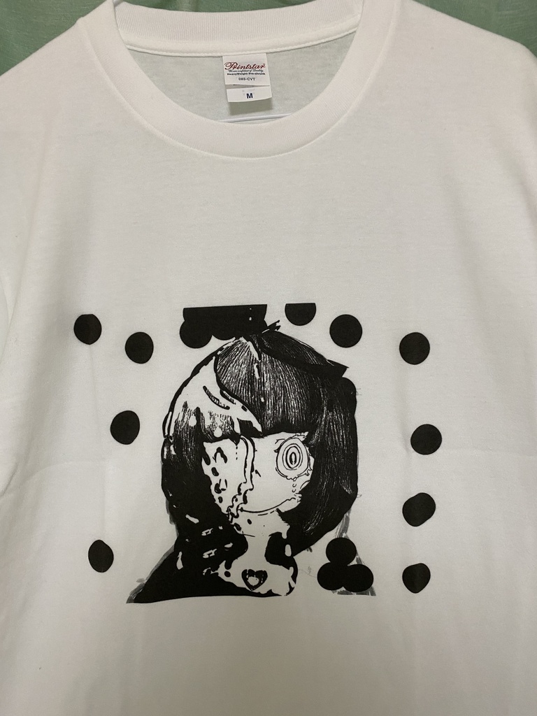 白と黒Tシャツ