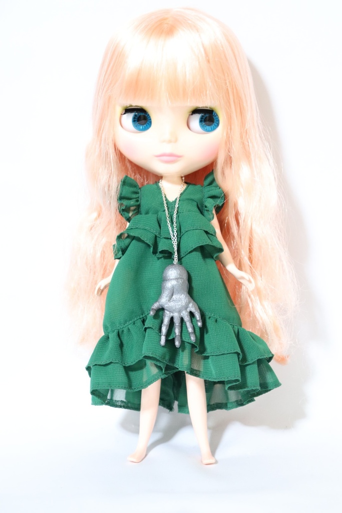 人形の手のネックレス アンティークシルバー