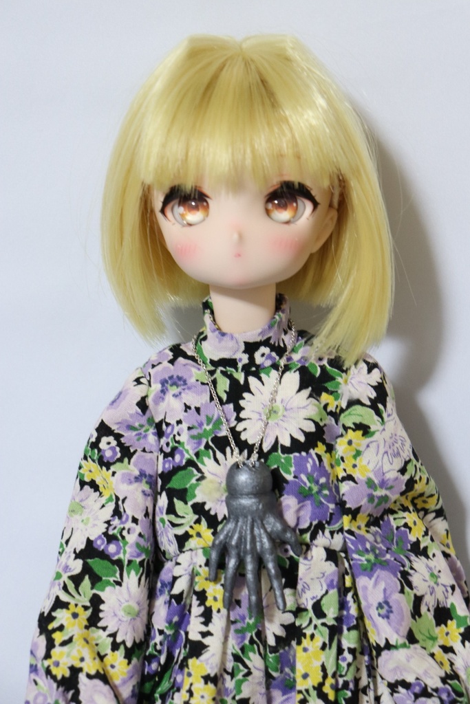 人形の手のネックレス アンティークシルバー