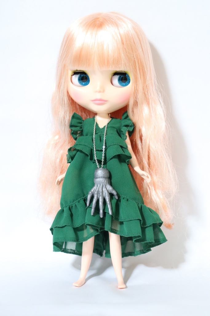 人形の手のネックレス アンティークシルバー