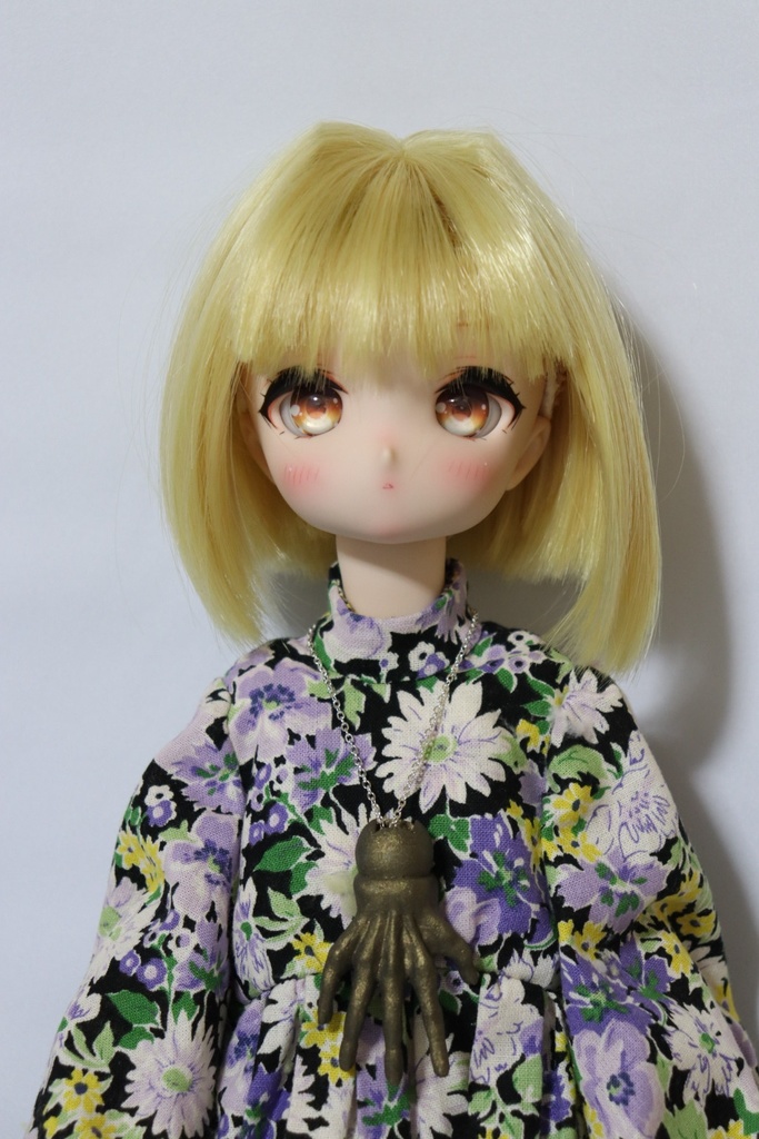 人形の手のネックレス アンティークゴールド