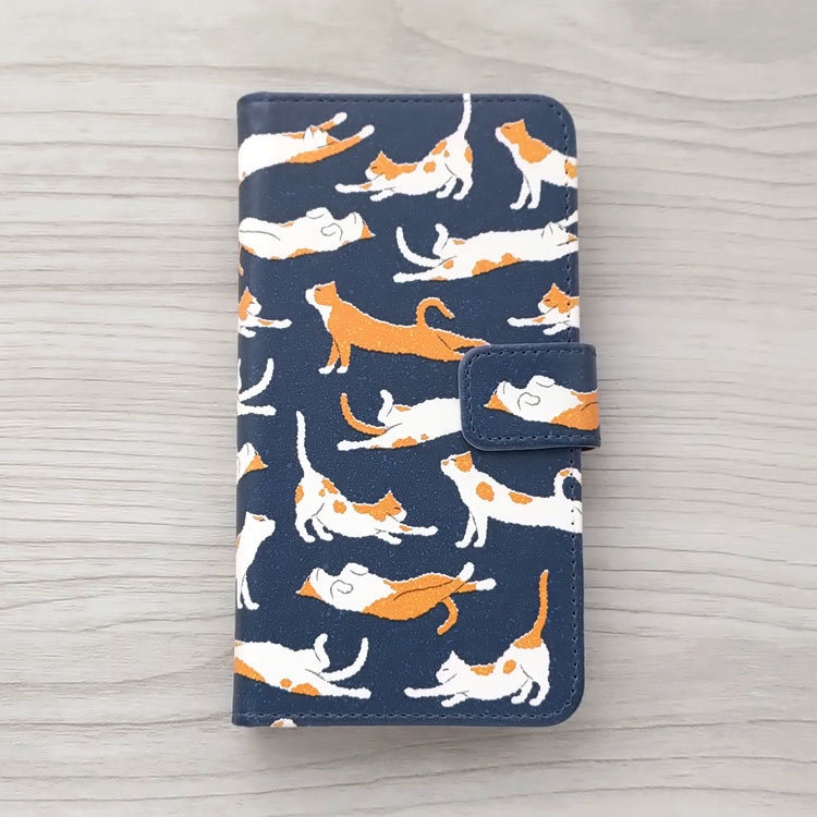 のびのび猫(紺)手帳型スマホケース