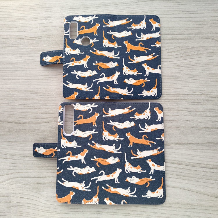 のびのび猫(紺)手帳型スマホケース
