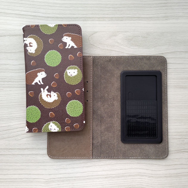 栗とハリネズミ 手帳型スマホケース