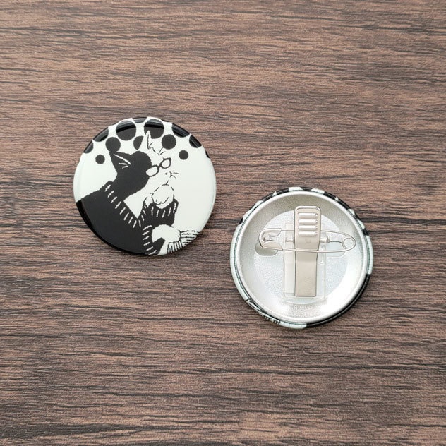 メガネ猫 蓄光 缶バッジ 44mm