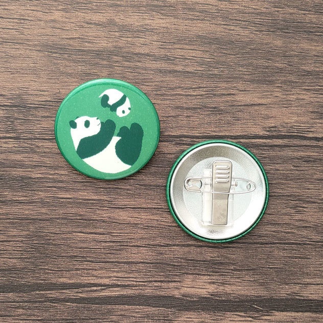 パンダ 蓄光 缶バッジ 44mm